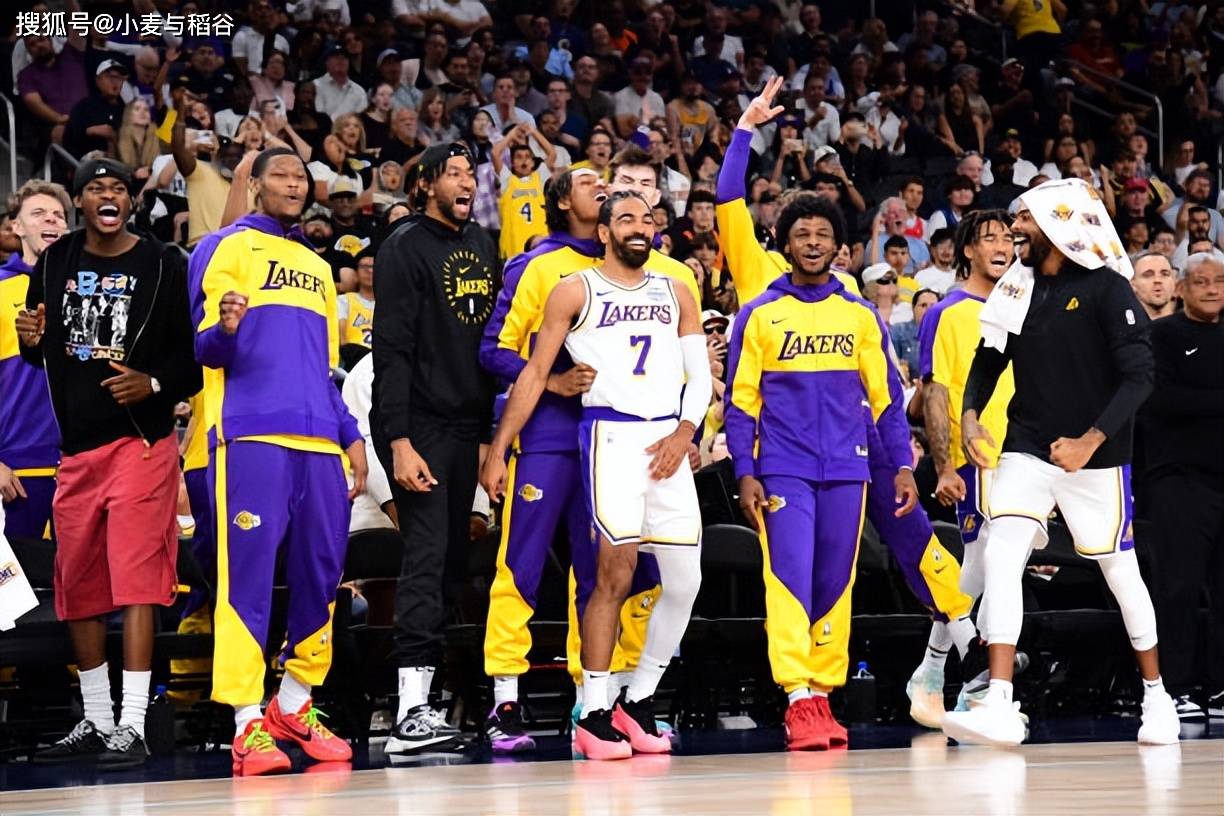 记者：张琳芃大概率还要再坚守一年，发挥老队员传帮带（记者：张琳芃大概率再战一年，继续扛起老将传帮带）