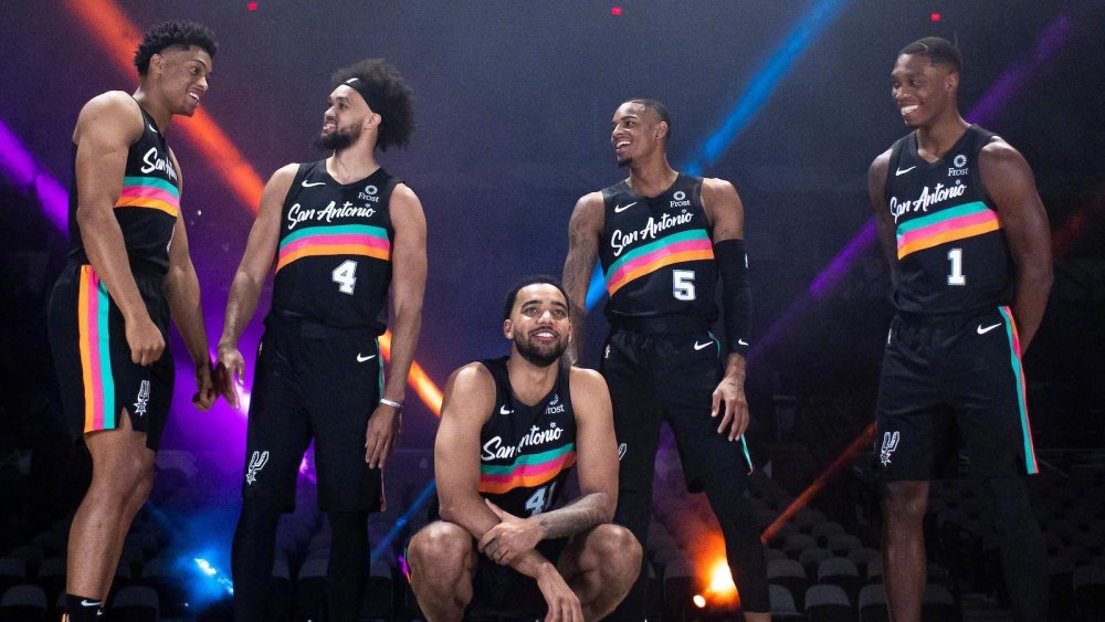 国际米兰VS科莫比分预测：实力差距下的前瞻（国际米兰对阵科莫比分展望：强弱分明的赛前解析）