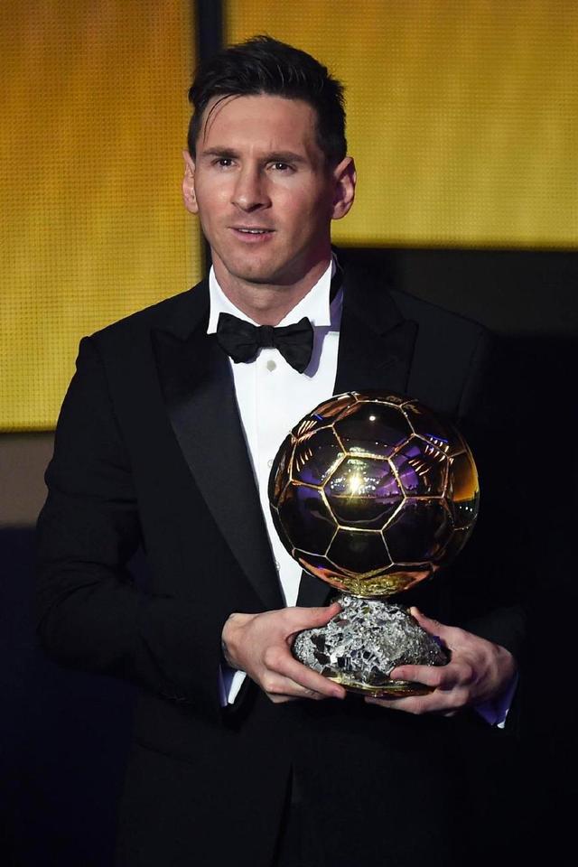 奋力追赶！谢泼德出现失误 基根·穆雷三分继续迫近比分（谢泼德失误送礼，基根·穆雷三分命中再度迫近比分）