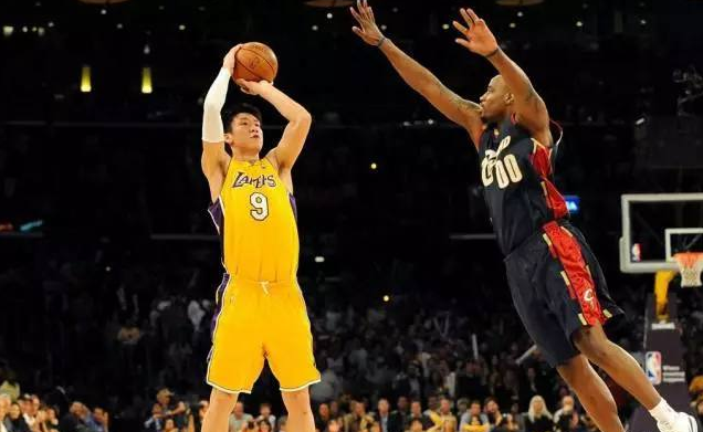 格拉斯纳：我没考虑自己的未来，比赛太多没时间谈续约（格拉斯纳：赛程密集无暇谈续约，未来尚未考虑）