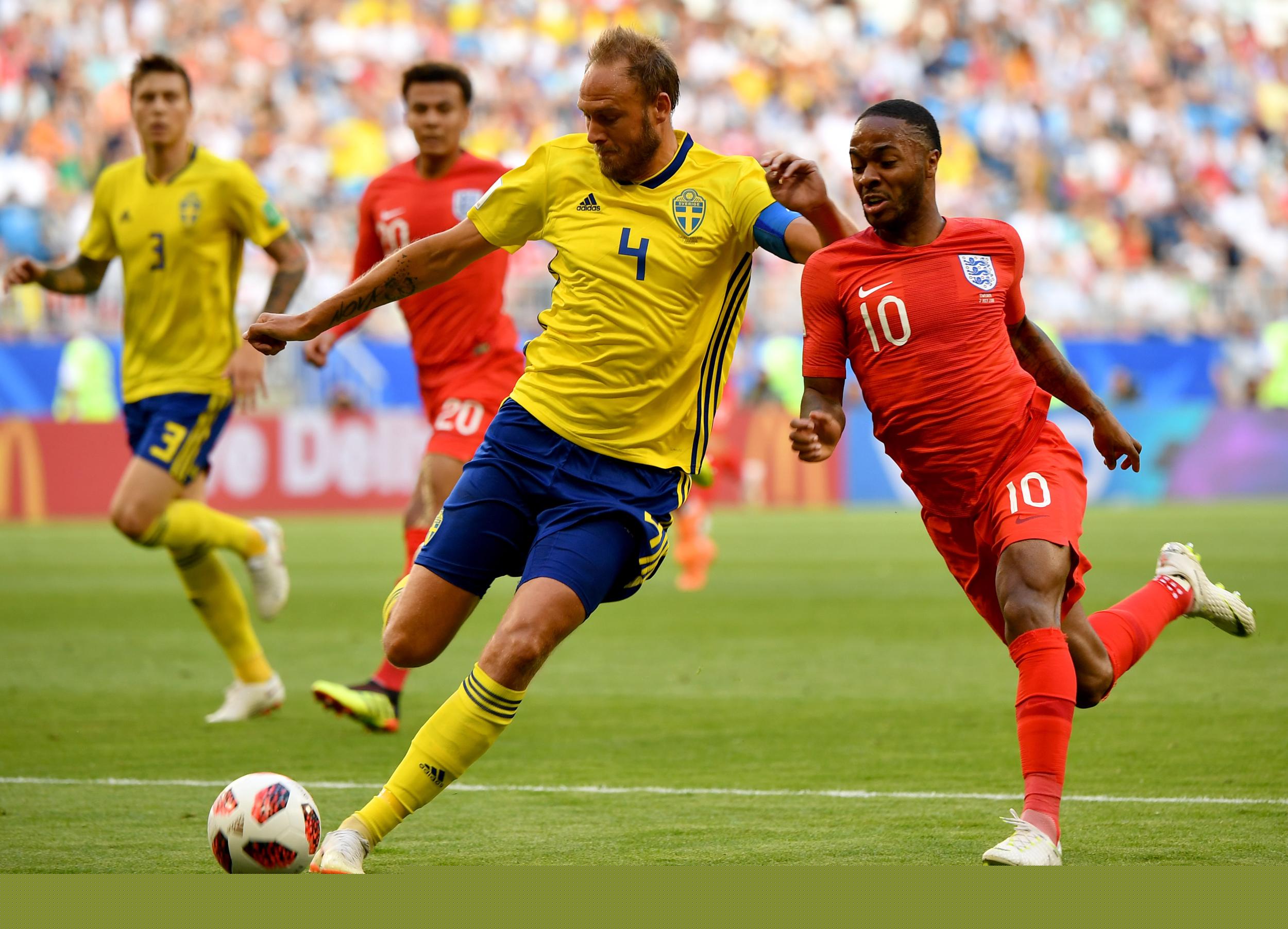 5断！卡森·华莱士：每个人都以防守为傲充满活力并享受比赛乐趣（卡森·华莱士5抢断：全队以防守为傲、活力满满，尽享比赛乐趣）