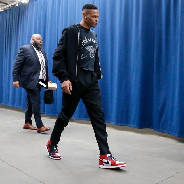 德天空：多特将在今天与二门亚历山大-迈尔续约至2027年（德媒：多特蒙德今日将与二号门将亚历山大-迈尔续约，合同至2027年）