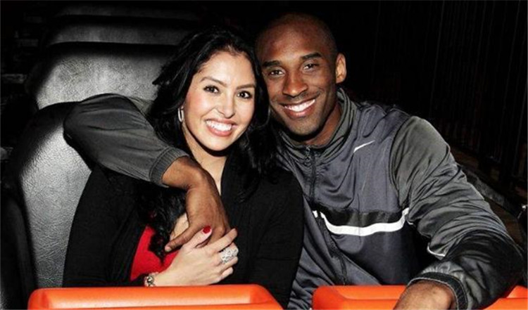 看国米的球也就从11／12赛季开始，最开始一直用...（从11／12赛季才开始看国米，起初一直用...）