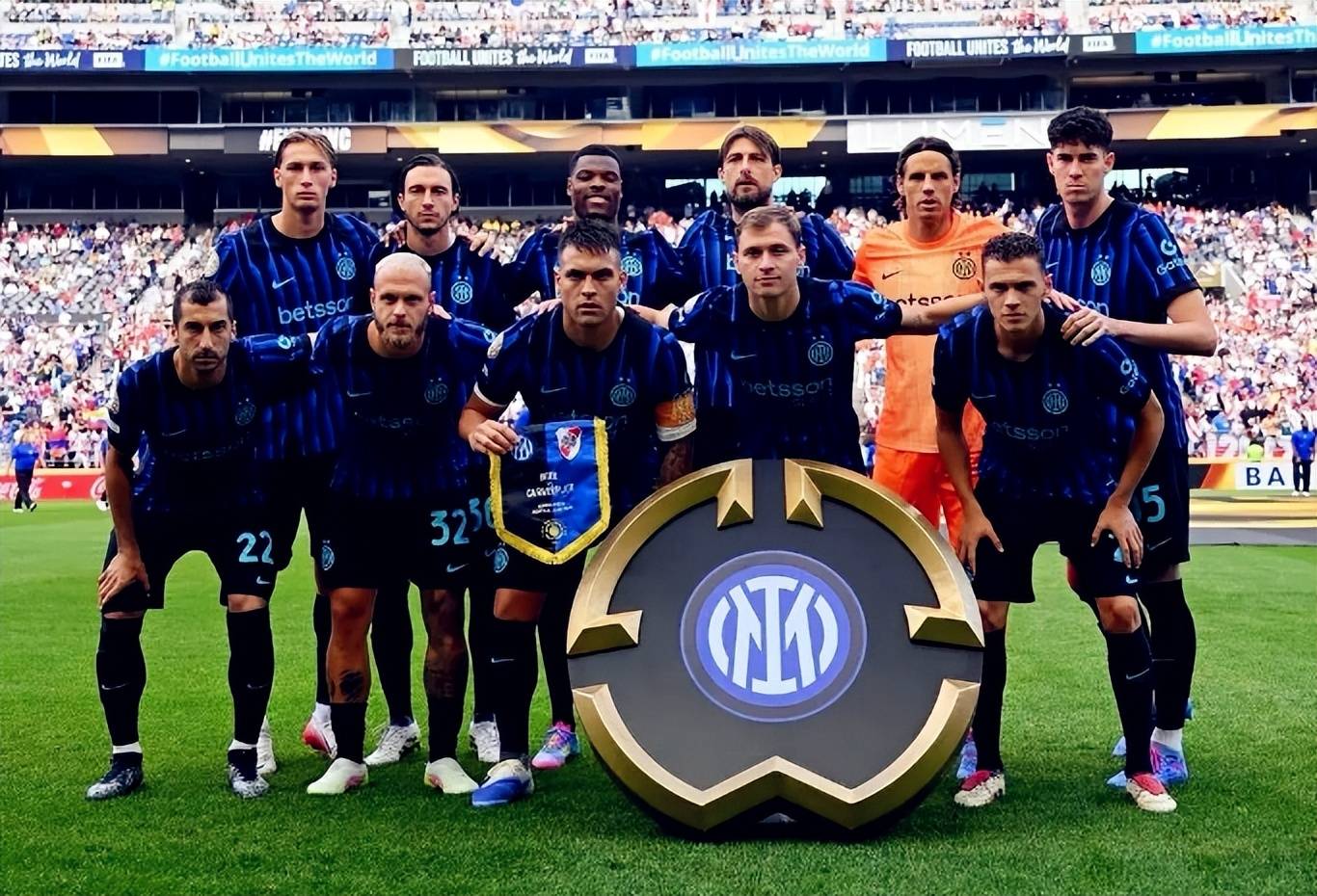 巴黎人报关注蓉城罚单：中国俱乐部因球迷种族歧视对方球员被罚6万欧（巴黎人报聚焦蓉城罚款：球迷种族歧视对手球员致中国俱乐部被罚6万欧元）