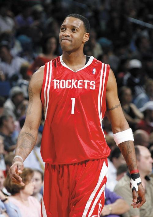 库蒂尼奥为小儿子庆祝生日，一家人身穿他效力过球队的球衣（库蒂尼奥为幼子庆生，全家齐穿其昔日球队球衣）