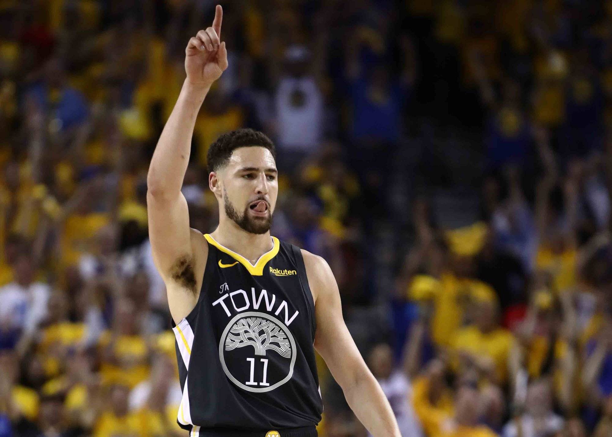 足球中超多队开始集训，主帅强调体能储备（中超多队陆续开训 主帅着重强调体能储备）