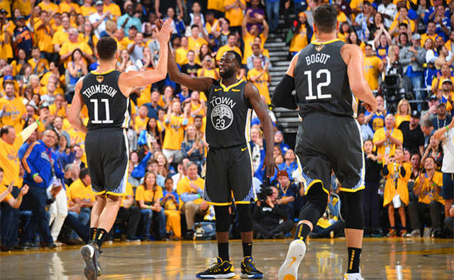 科瓦奇：我不是阿德耶米的父亲，需把精力放在联赛上（科瓦奇：我不是阿德耶米的家长，球队应将重心放在联赛）