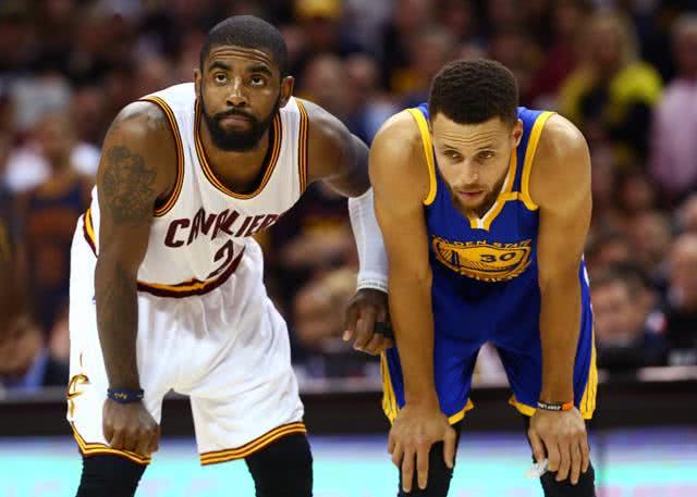 稳定发挥！库里19中9拿到28分10板6助 三项数据领跑全队（状态稳健！库里19投9中砍28分10篮板6助攻，三项数据全队最高）