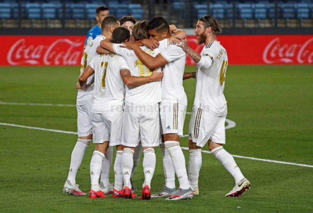 杜兰特祝贺哈登常规赛得分跻身历史前十：传奇（杜兰特向哈登致贺：常规赛得分跻身历史前十，传奇）