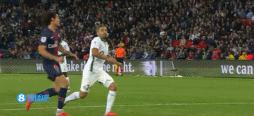 印度球迷：安保水平太糟糕，混乱中竟有警察试图和梅西自拍（印度球迷怒批安保：现场混乱，警察竟趁乱想与梅西自拍）