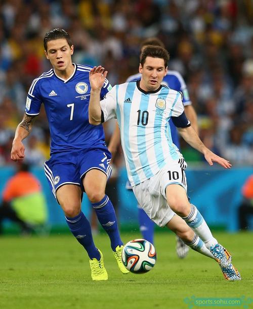 邮报：曼联想世界杯前签6号位，避免世界杯后目标球员涨价（邮报：曼联力争在世界杯前敲定6号位，以免世界杯后目标球员身价上涨）