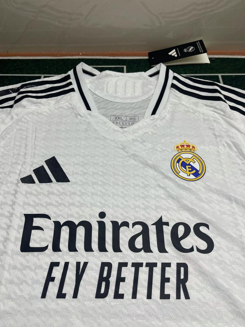 中国队以6战6胜战绩击败韩国、法国，王楚钦三战全胜，赛后坦言累，网友调侃其“铁人三项”。（中国队六连胜击退韩法，王楚钦三战全胜赛后直言疲惫，网友笑称“铁人三项”）