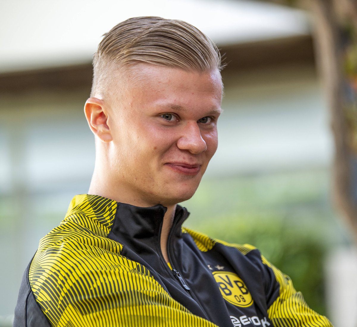 梅西带队夺冠！他是季后赛MVP！他让迈阿密国际从垫底到冠军！（梅西率队封王，荣膺季后赛MVP，助迈阿密国际从榜尾逆袭夺冠）