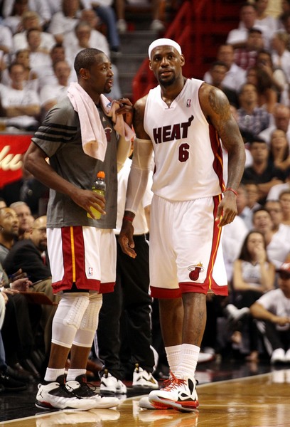 莱巴金娜创造优势后网前精彩一分（莱巴金娜占得先机后网前打出精彩一球）